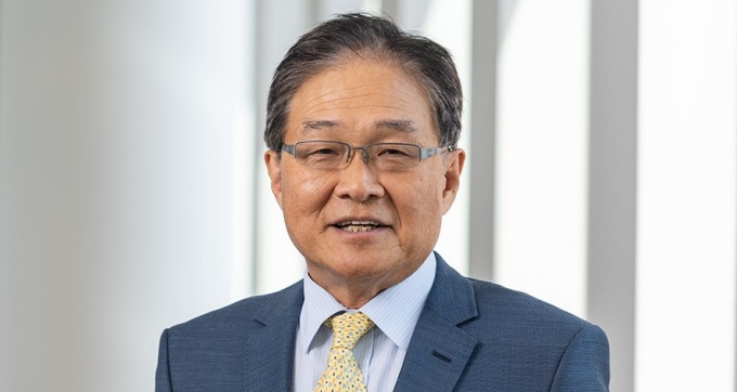 E. Han Kim. 
