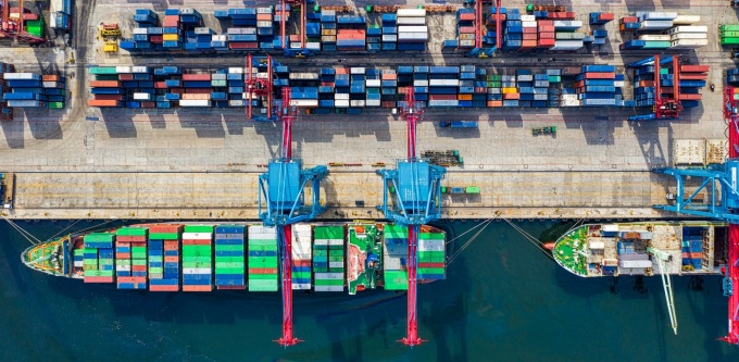 A congested port with shipping containers. 