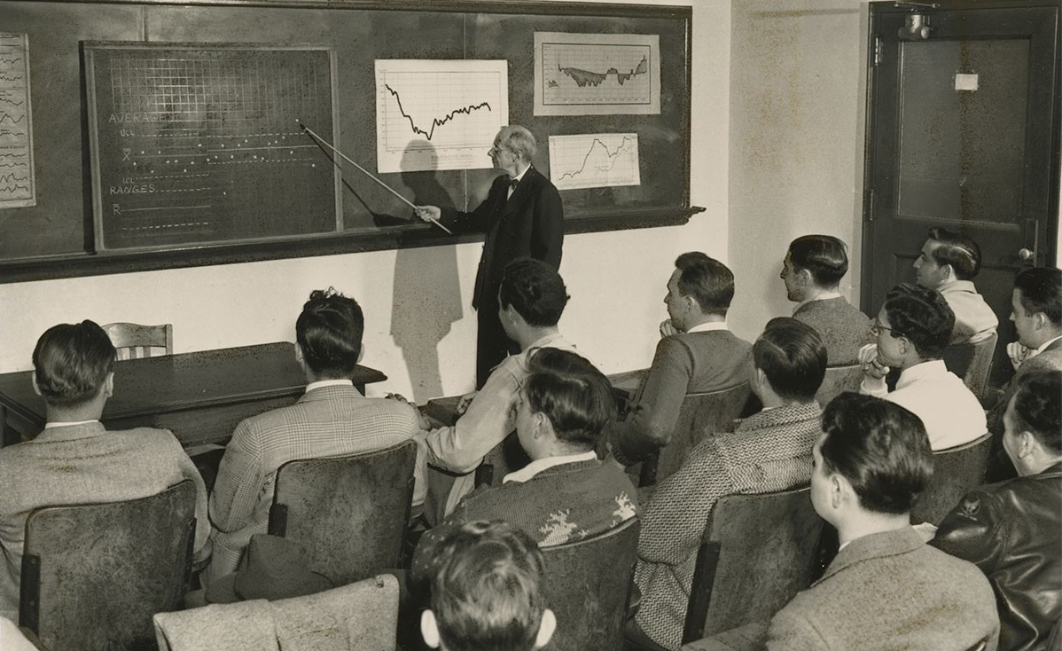 Zoom image: A class in Crosby Hall in the early 1950s. Historical photos: University Archives 