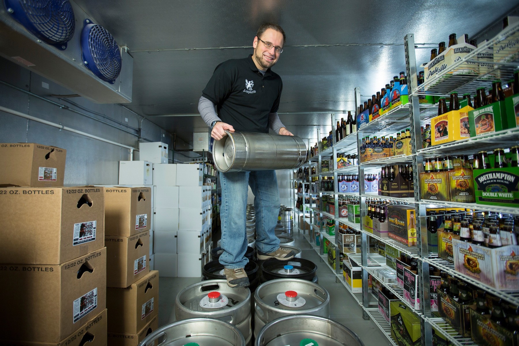 Alex Bielecki packing kegs. 