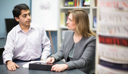 A student meets with a Career Resource Center advisor. 