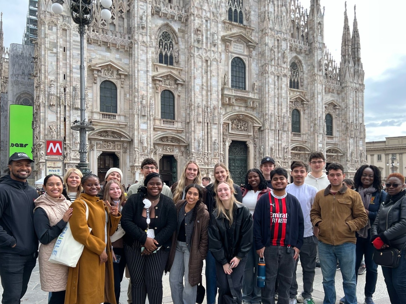 Students in front of the Duomo di Milano.